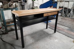 Stalen side table frame met hout