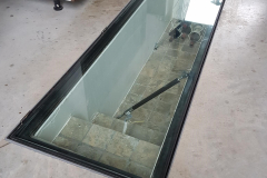 stalen frame met glas - wijnkelder