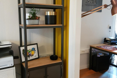 stalen kast met bedrijfslogo