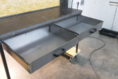 stalen werkbank met lades